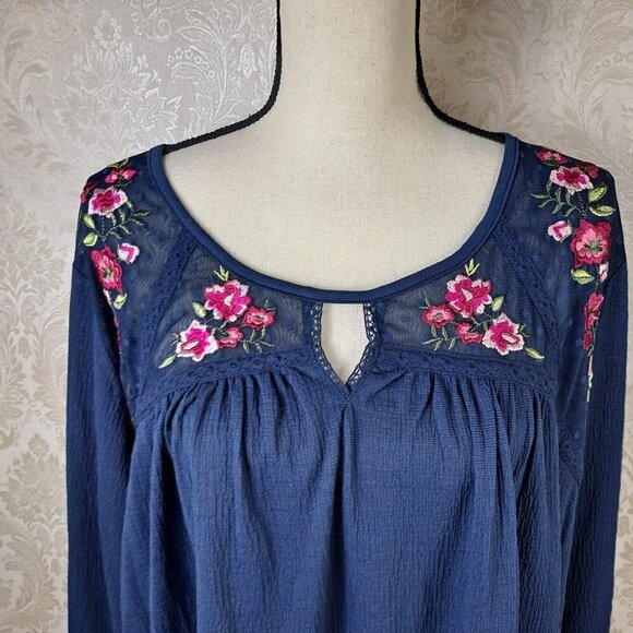 Time and Tru Size XXL (20) Navy Blue Peasant Style Blouse Lace Embroidery NWT - Picture 2 of 15